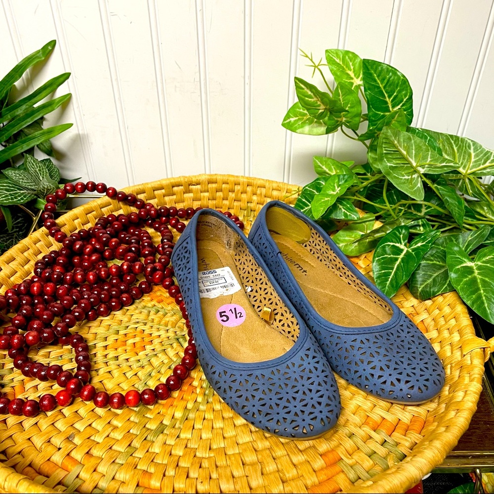White Mountain Blue Laser Cut Flats Size 5.5
